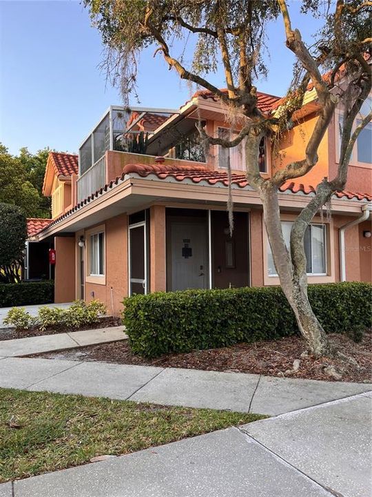 En Venta: $154,900 (2 camas, 2 baños, 930 Pies cuadrados)