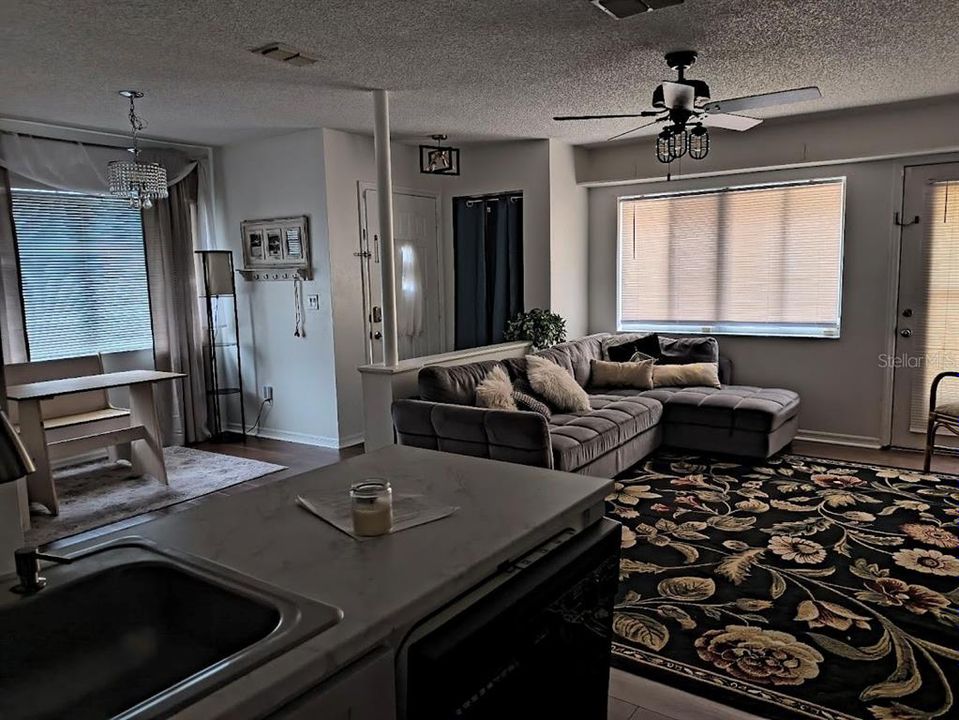 En Venta: $154,900 (2 camas, 2 baños, 930 Pies cuadrados)
