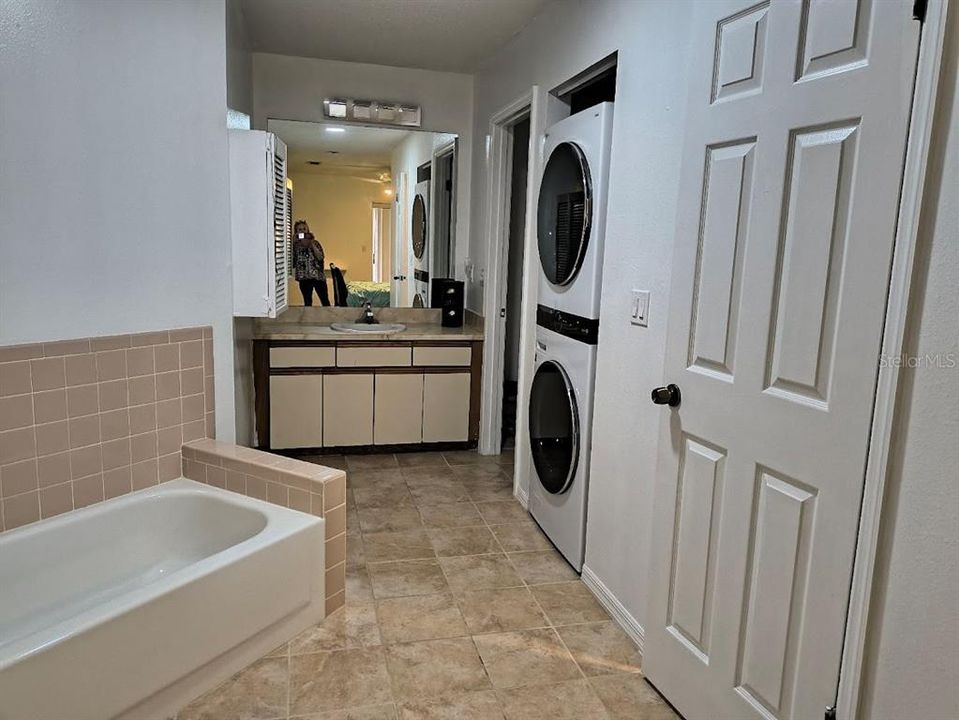 En Venta: $154,900 (2 camas, 2 baños, 930 Pies cuadrados)