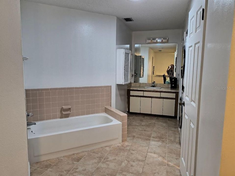 En Venta: $154,900 (2 camas, 2 baños, 930 Pies cuadrados)