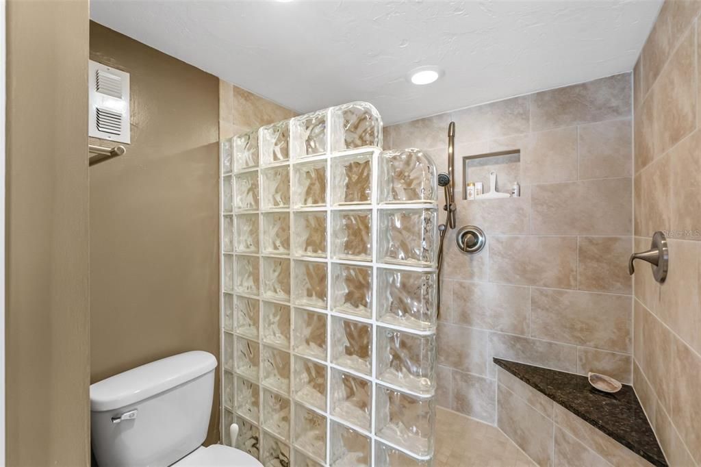 Activo con contrato: $595,000 (2 camas, 2 baños, 1284 Pies cuadrados)