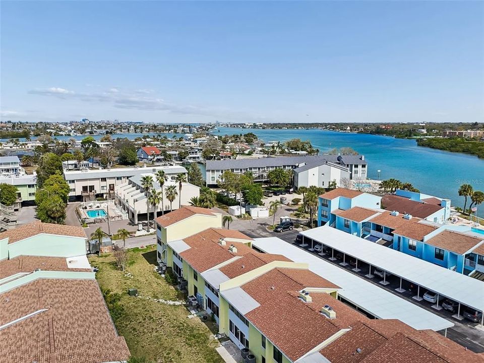 En Venta: $300,000 (2 camas, 2 baños, 1062 Pies cuadrados)