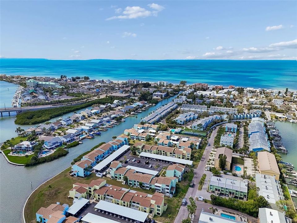 En Venta: $300,000 (2 camas, 2 baños, 1062 Pies cuadrados)