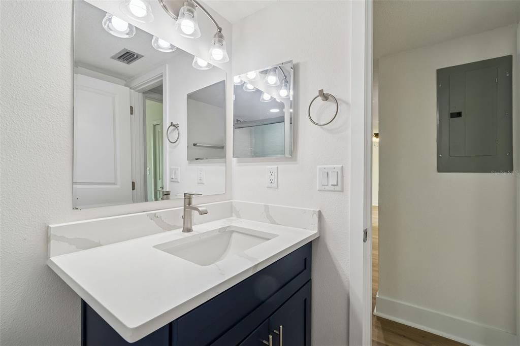 En Venta: $300,000 (2 camas, 2 baños, 1062 Pies cuadrados)