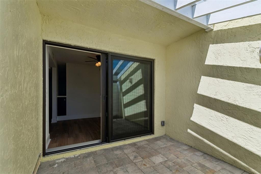 En Venta: $300,000 (2 camas, 2 baños, 1062 Pies cuadrados)