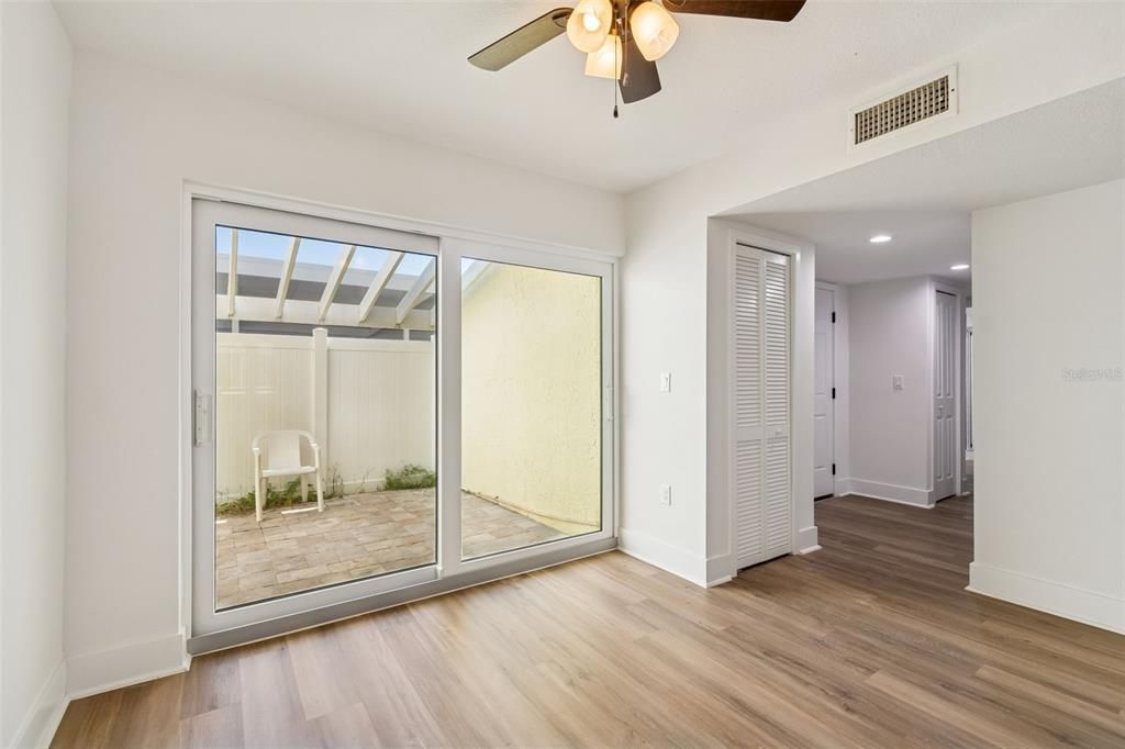 En Venta: $300,000 (2 camas, 2 baños, 1062 Pies cuadrados)