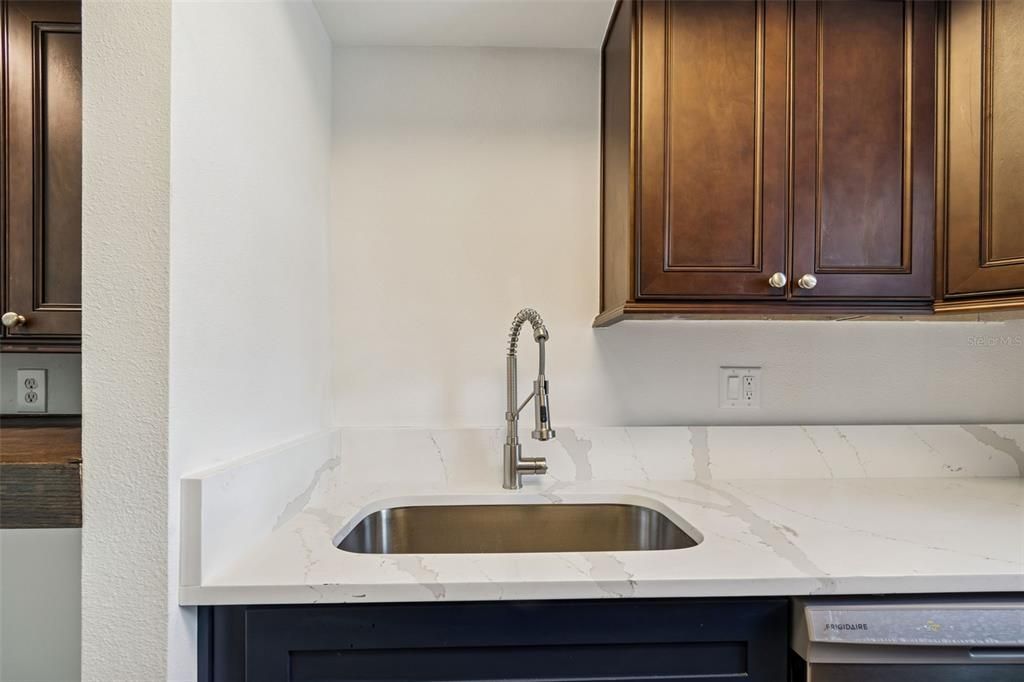 En Venta: $300,000 (2 camas, 2 baños, 1062 Pies cuadrados)