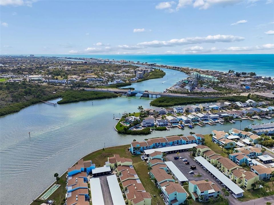 En Venta: $300,000 (2 camas, 2 baños, 1062 Pies cuadrados)