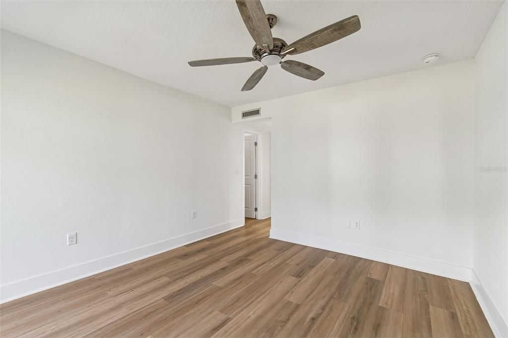 En Venta: $300,000 (2 camas, 2 baños, 1062 Pies cuadrados)