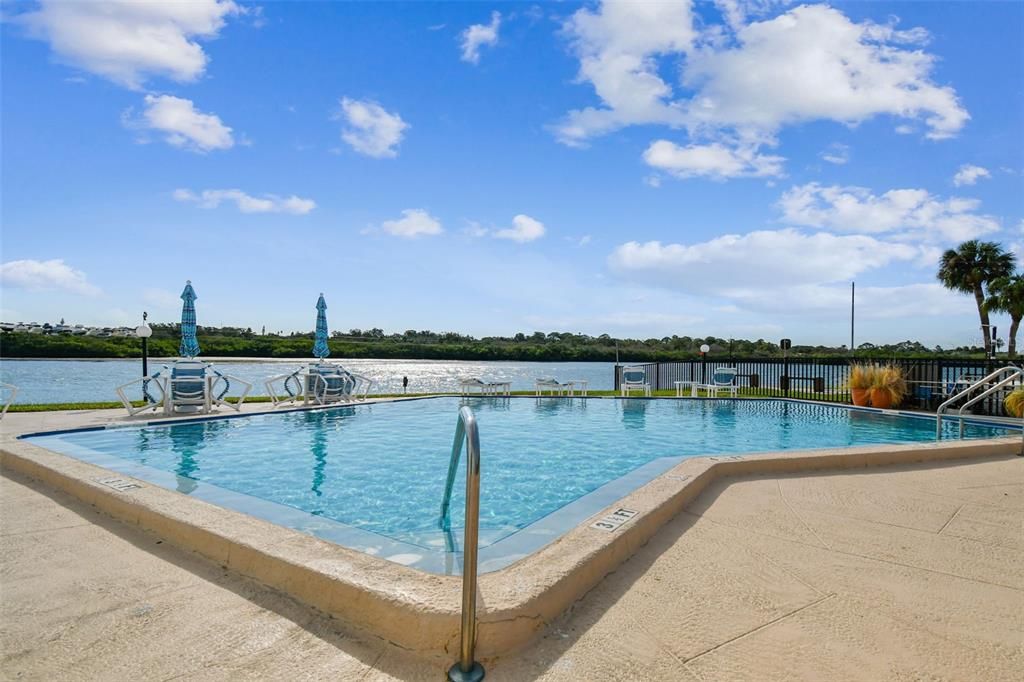 En Venta: $300,000 (2 camas, 2 baños, 1062 Pies cuadrados)