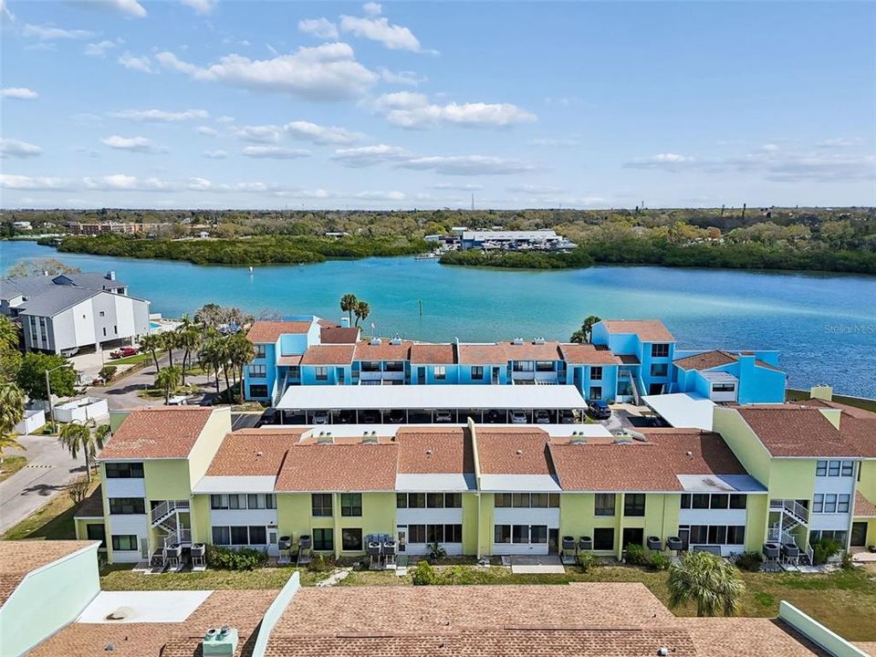 En Venta: $300,000 (2 camas, 2 baños, 1062 Pies cuadrados)