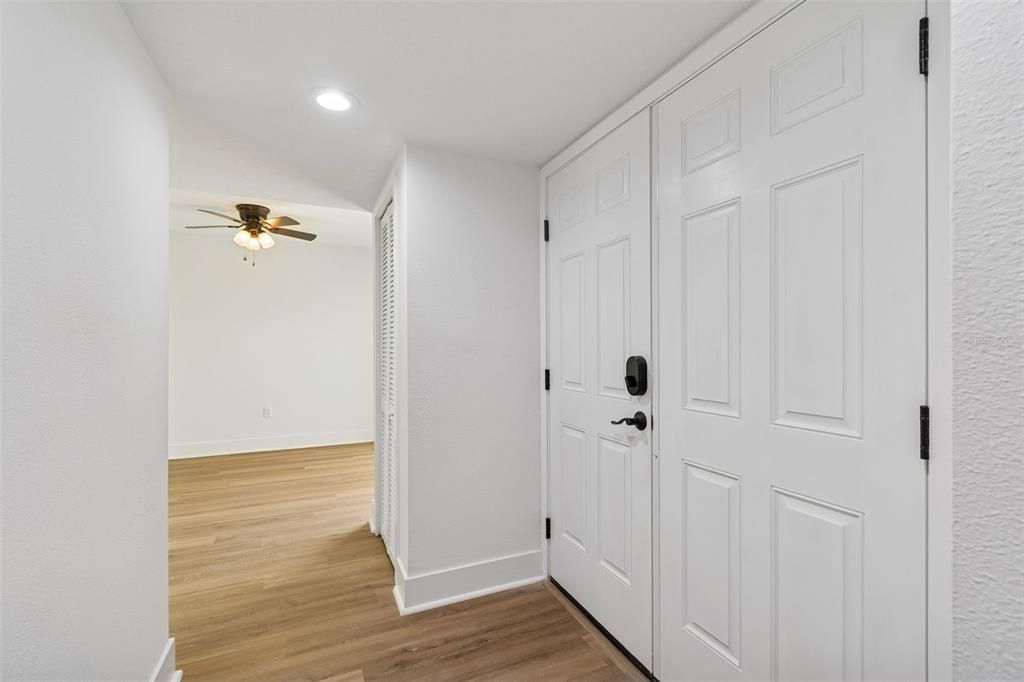 En Venta: $300,000 (2 camas, 2 baños, 1062 Pies cuadrados)