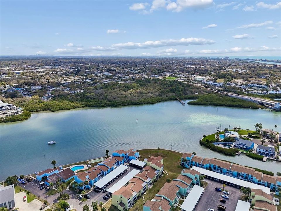 En Venta: $300,000 (2 camas, 2 baños, 1062 Pies cuadrados)