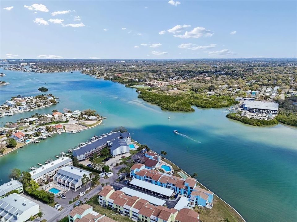 En Venta: $300,000 (2 camas, 2 baños, 1062 Pies cuadrados)