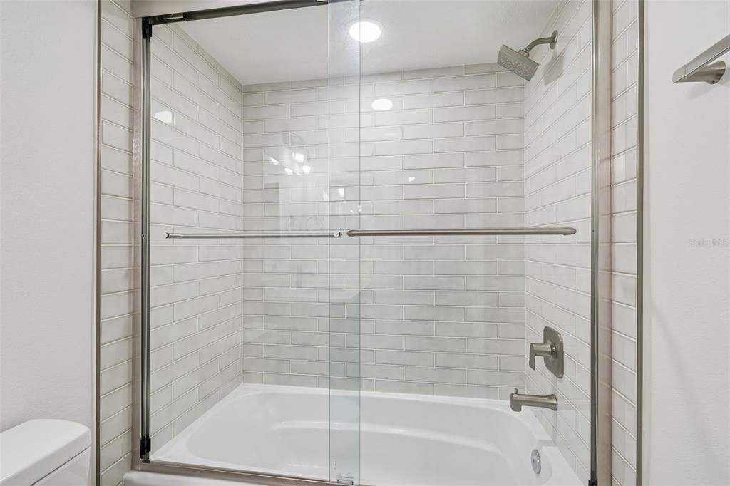 En Venta: $300,000 (2 camas, 2 baños, 1062 Pies cuadrados)