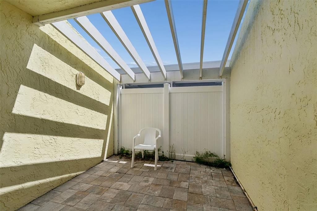 En Venta: $300,000 (2 camas, 2 baños, 1062 Pies cuadrados)