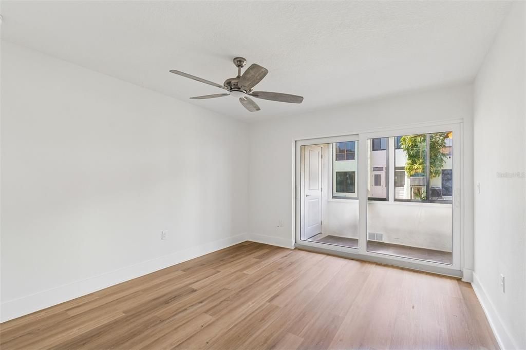 En Venta: $300,000 (2 camas, 2 baños, 1062 Pies cuadrados)