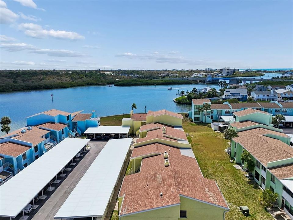 En Venta: $300,000 (2 camas, 2 baños, 1062 Pies cuadrados)