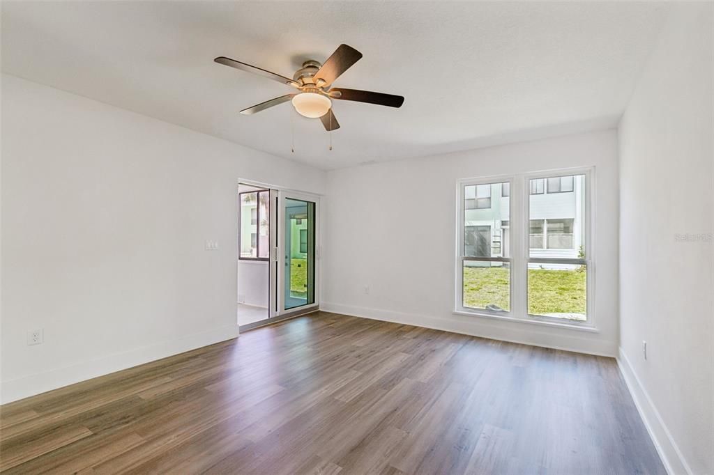 En Venta: $300,000 (2 camas, 2 baños, 1062 Pies cuadrados)