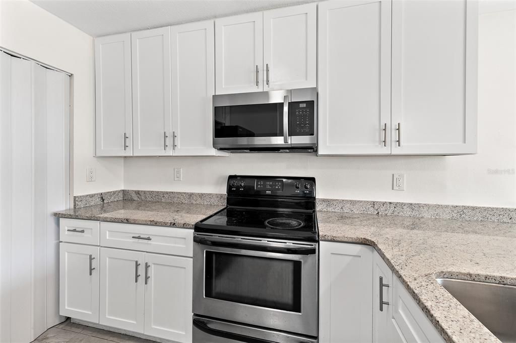 Activo con contrato: $199,500 (2 camas, 1 baños, 874 Pies cuadrados)