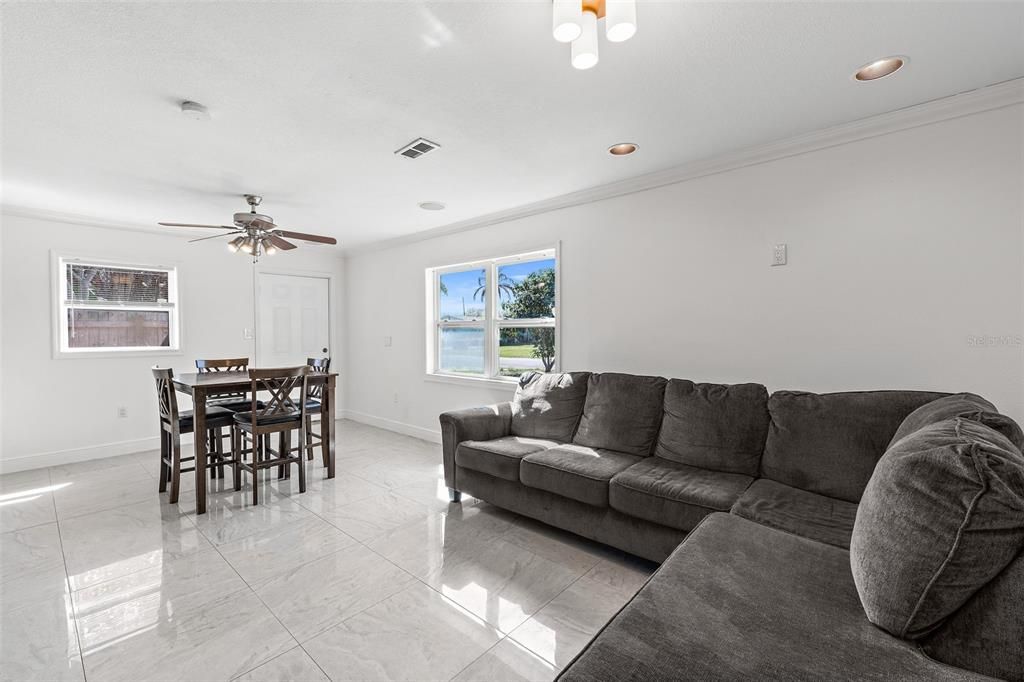 Activo con contrato: $199,500 (2 camas, 1 baños, 874 Pies cuadrados)