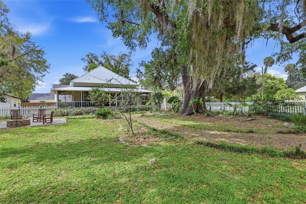 For Sale: $375,000 (3 beds, 2 baths, 1774 Square Feet)
