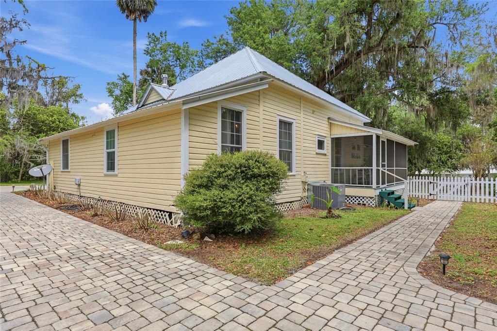 For Sale: $375,000 (3 beds, 2 baths, 1774 Square Feet)