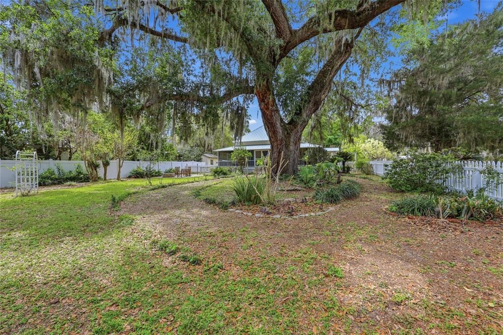 For Sale: $375,000 (3 beds, 2 baths, 1774 Square Feet)