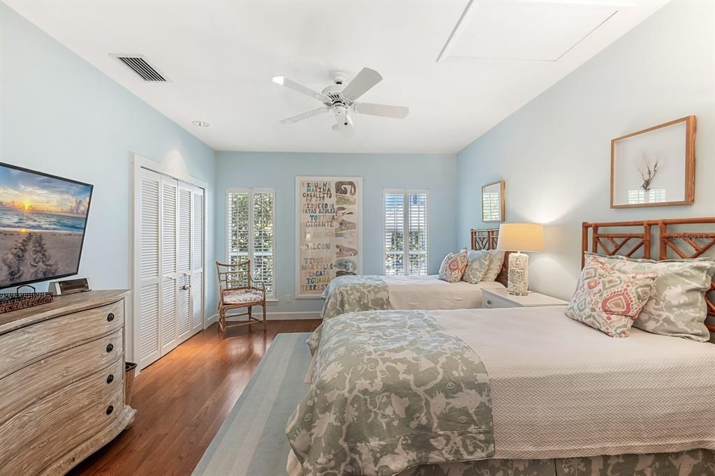 For Sale: $5,300,000 (3 beds, 2 baths, 2715 Square Feet)