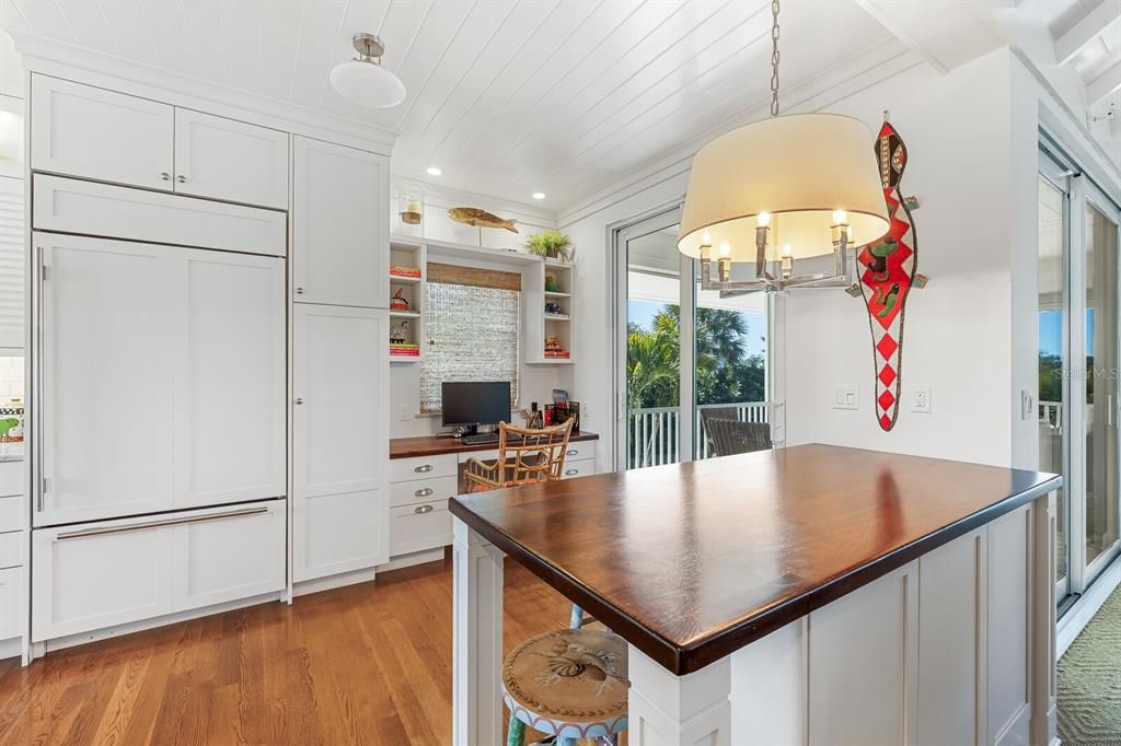 For Sale: $5,300,000 (3 beds, 2 baths, 2715 Square Feet)