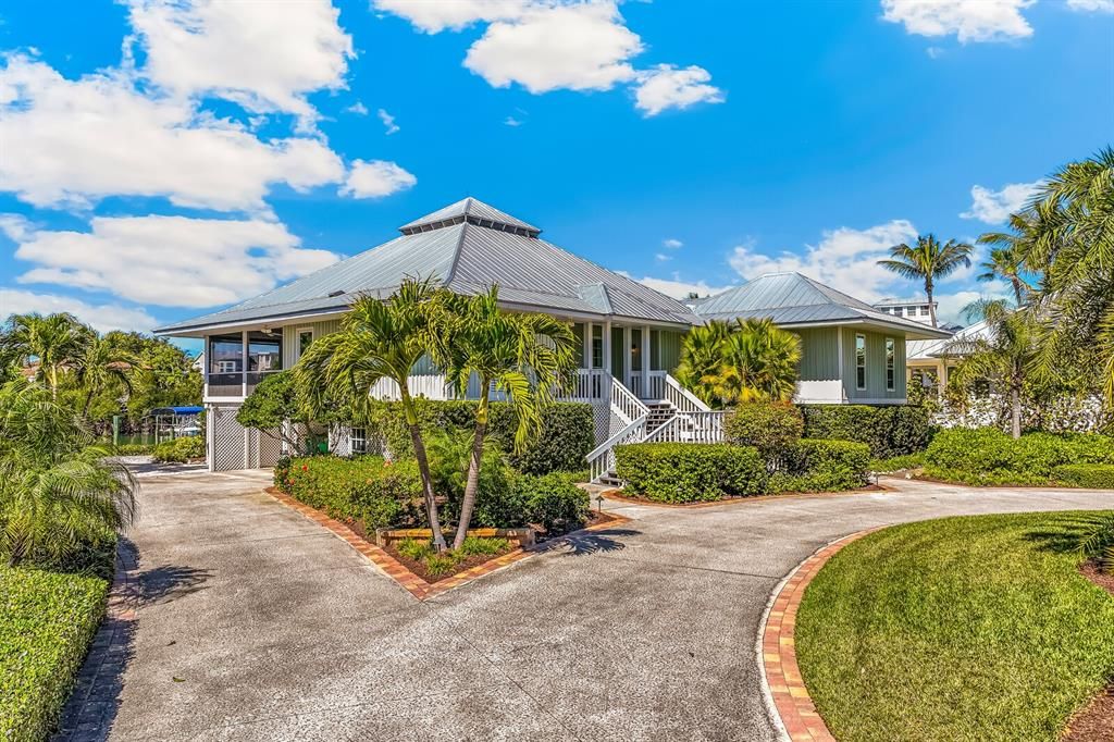 For Sale: $5,300,000 (3 beds, 2 baths, 2715 Square Feet)