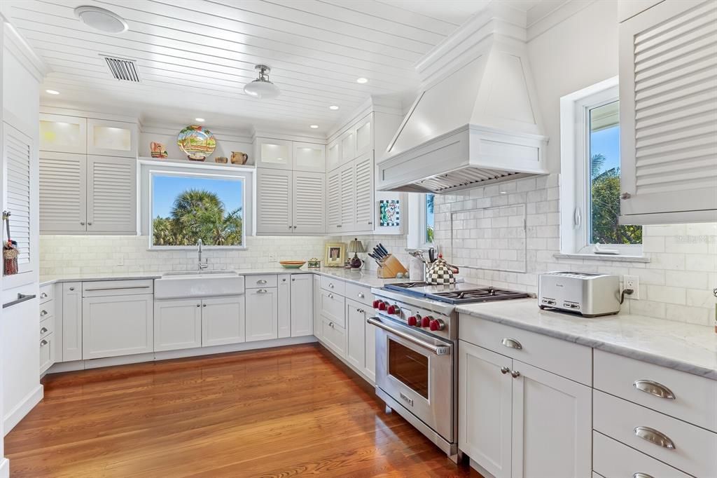 For Sale: $5,300,000 (3 beds, 2 baths, 2715 Square Feet)