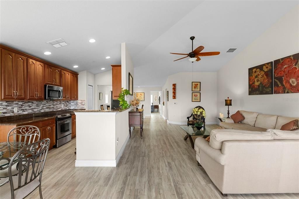 待售: $300,000 (3 贝兹, 2 浴室, 1826 平方英尺)