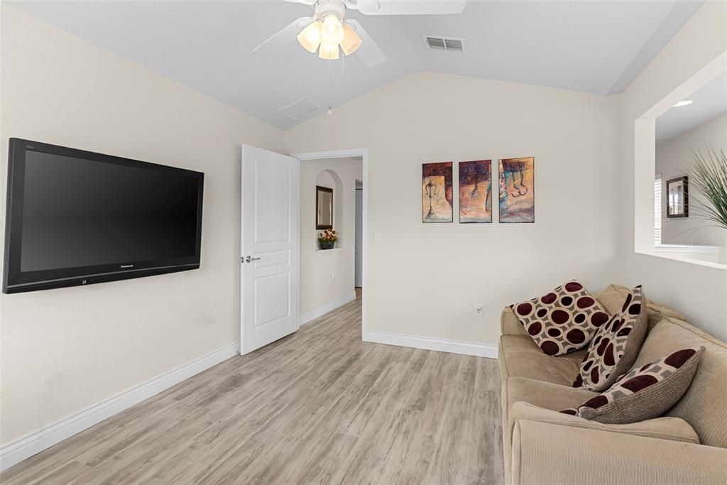 待售: $300,000 (3 贝兹, 2 浴室, 1826 平方英尺)