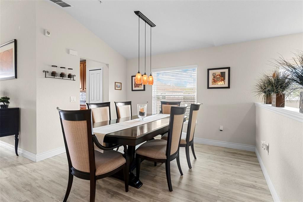 待售: $300,000 (3 贝兹, 2 浴室, 1826 平方英尺)