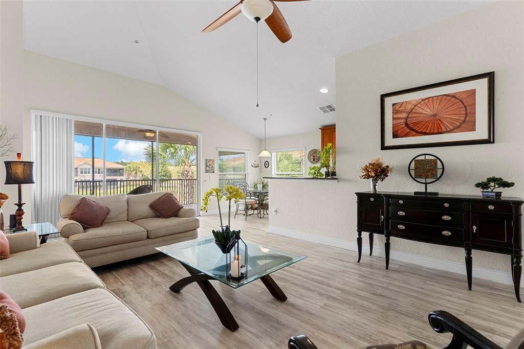 待售: $300,000 (3 贝兹, 2 浴室, 1826 平方英尺)