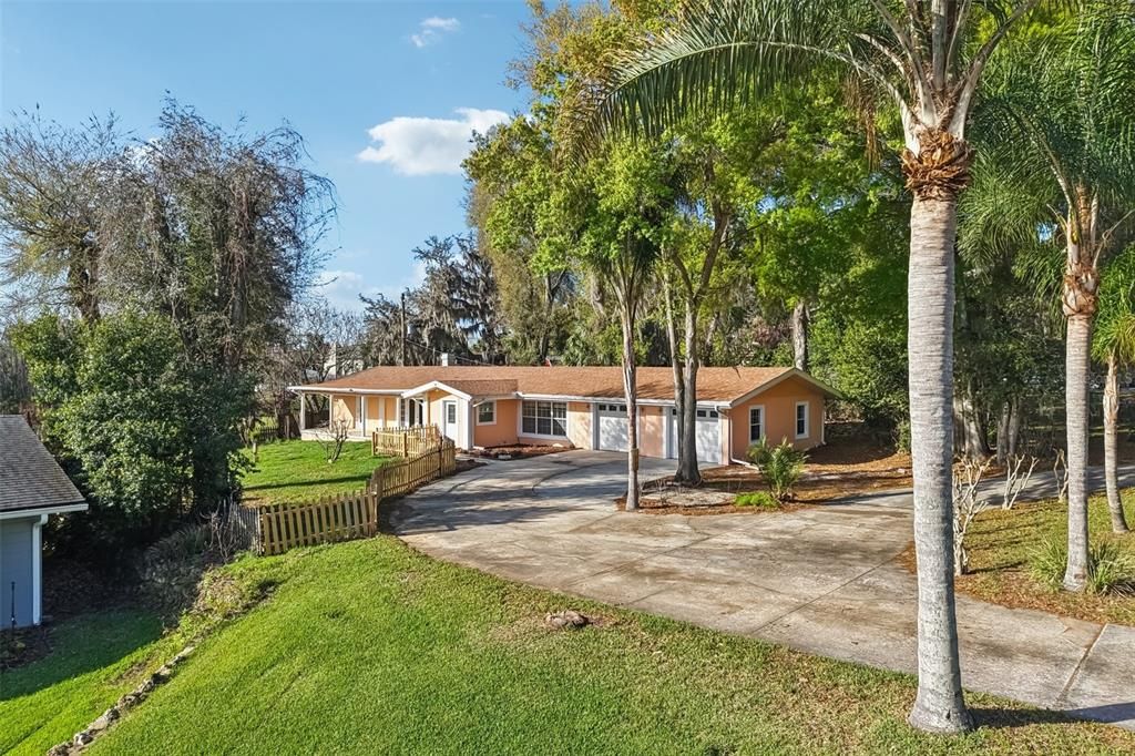 For Sale: $335,000 (3 beds, 3 baths, 1894 Square Feet)