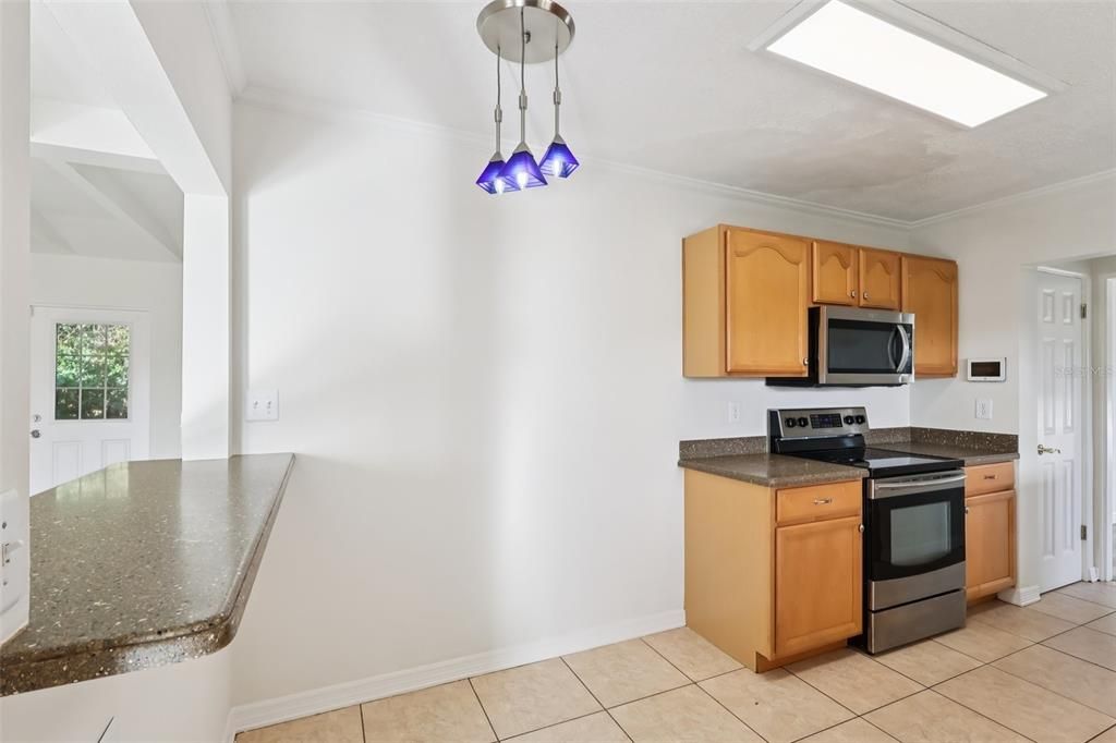 For Sale: $335,000 (3 beds, 3 baths, 1894 Square Feet)