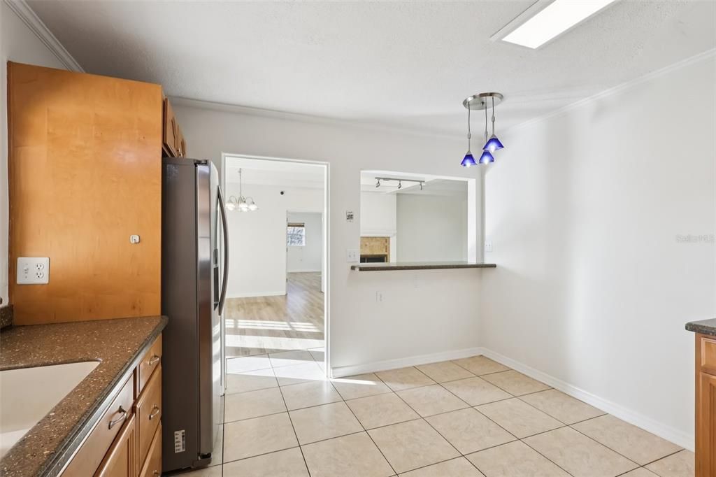 For Sale: $335,000 (3 beds, 3 baths, 1894 Square Feet)