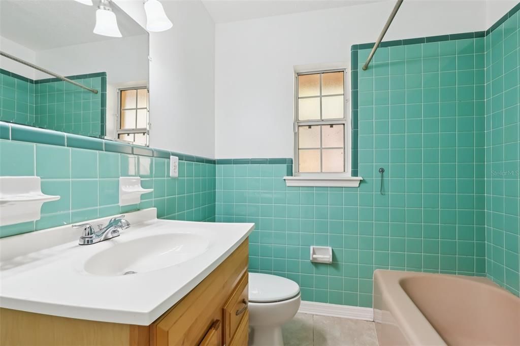 For Sale: $335,000 (3 beds, 3 baths, 1894 Square Feet)