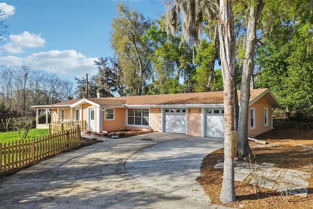 For Sale: $335,000 (3 beds, 3 baths, 1894 Square Feet)