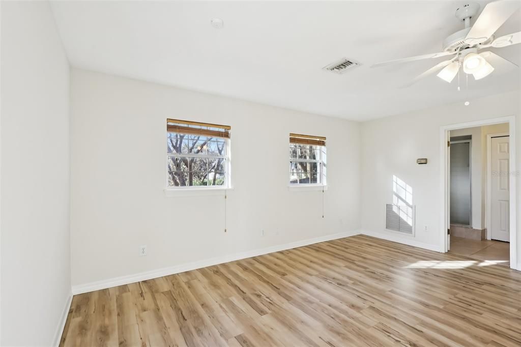 For Sale: $335,000 (3 beds, 3 baths, 1894 Square Feet)