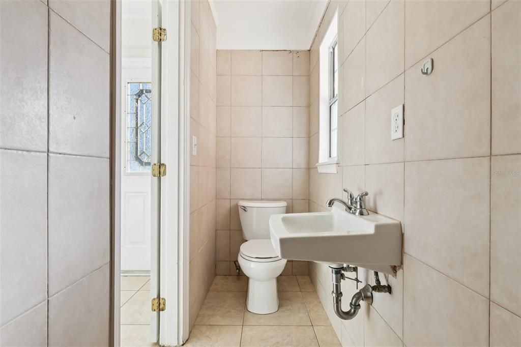 For Sale: $335,000 (3 beds, 3 baths, 1894 Square Feet)