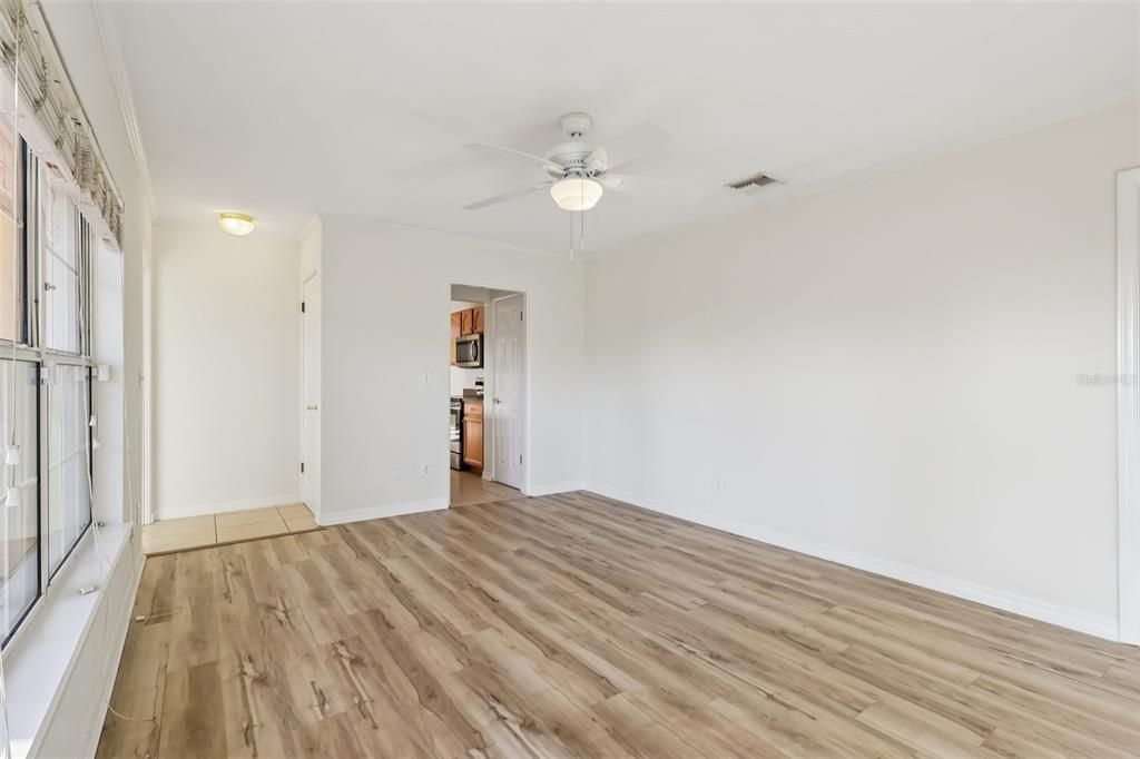 For Sale: $335,000 (3 beds, 3 baths, 1894 Square Feet)