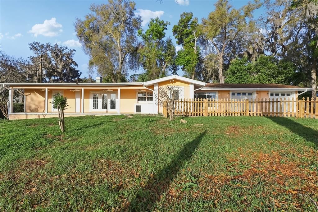 For Sale: $335,000 (3 beds, 3 baths, 1894 Square Feet)