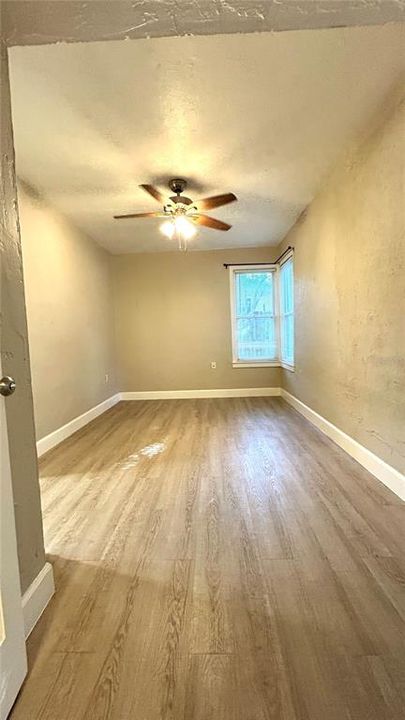 For Rent: $1,100 (1 beds, 1 baths, 700 Square Feet)
