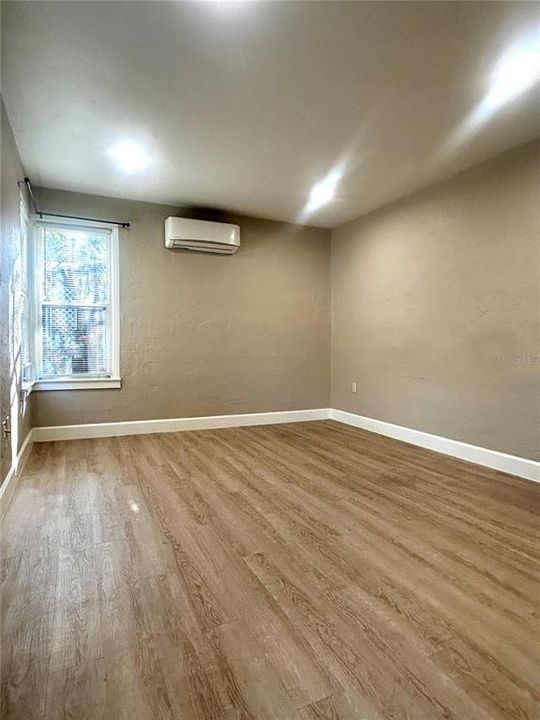 For Rent: $1,100 (1 beds, 1 baths, 700 Square Feet)