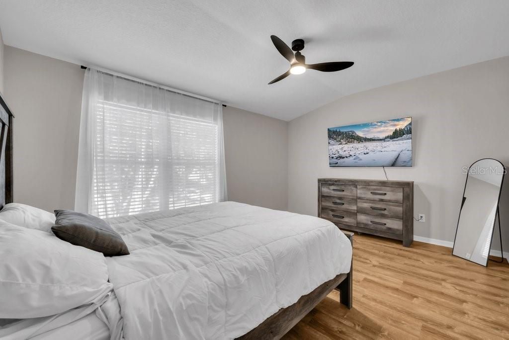 Activo con contrato: $255,000 (3 camas, 2 baños, 1383 Pies cuadrados)