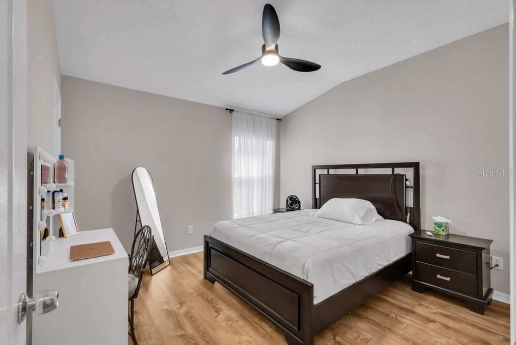 Activo con contrato: $255,000 (3 camas, 2 baños, 1383 Pies cuadrados)