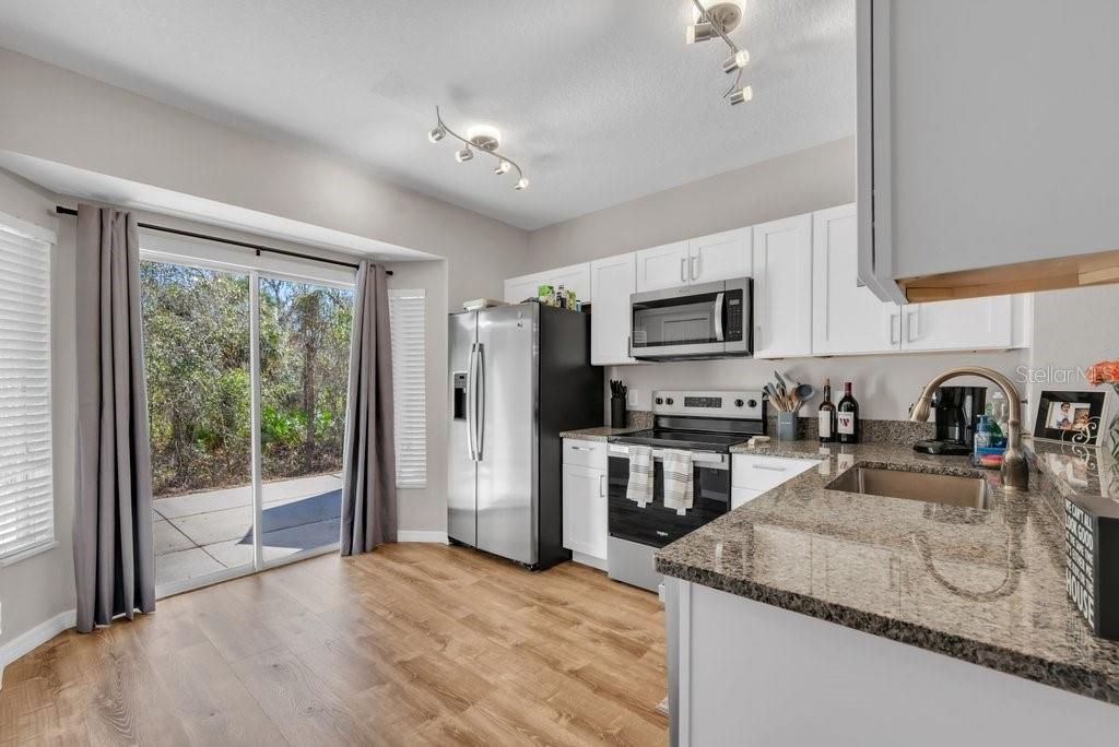 Activo con contrato: $255,000 (3 camas, 2 baños, 1383 Pies cuadrados)